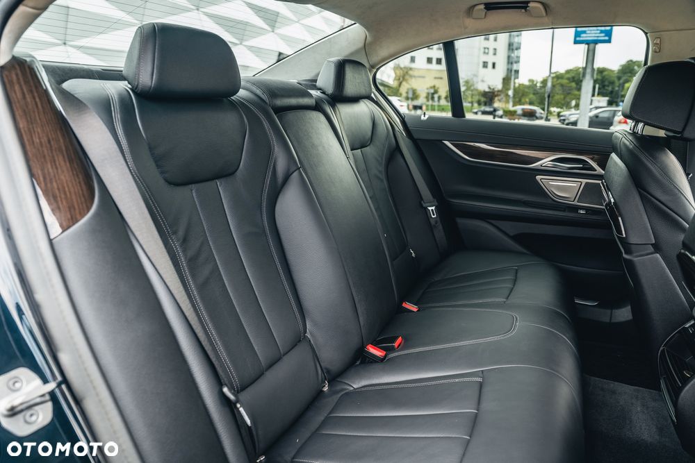 BMW Seria 7 730d xDrive - 29