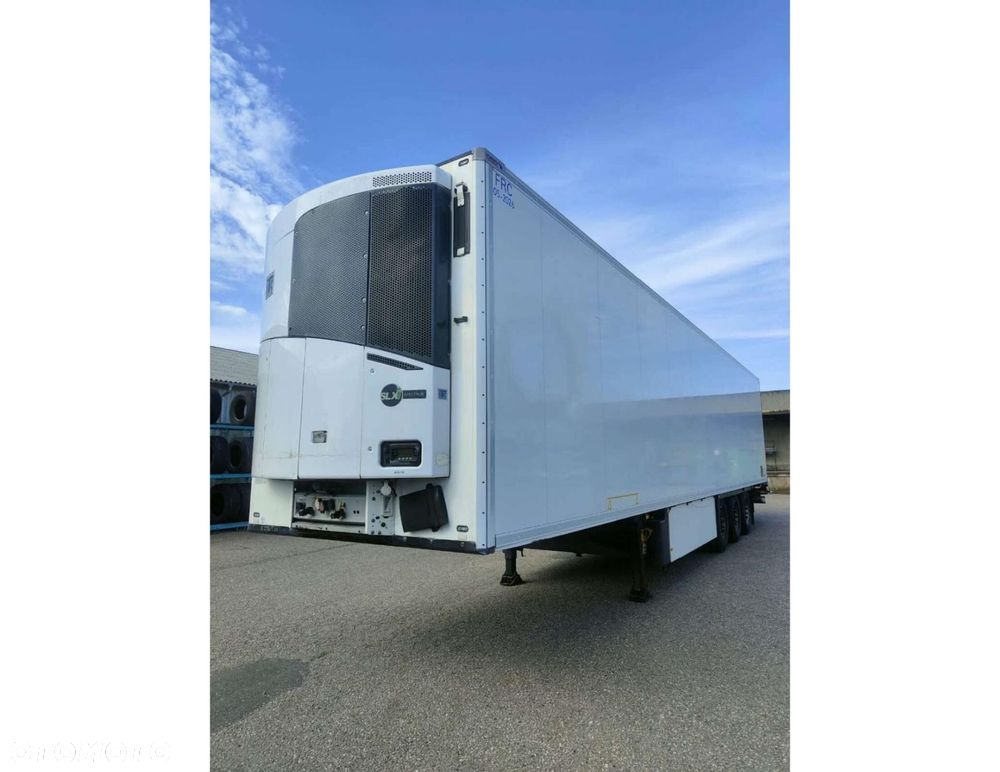 Schmitz Cargobull SKO FP 45 ThermoKing SLXi Spectrum Multitemp with Taillift - 2