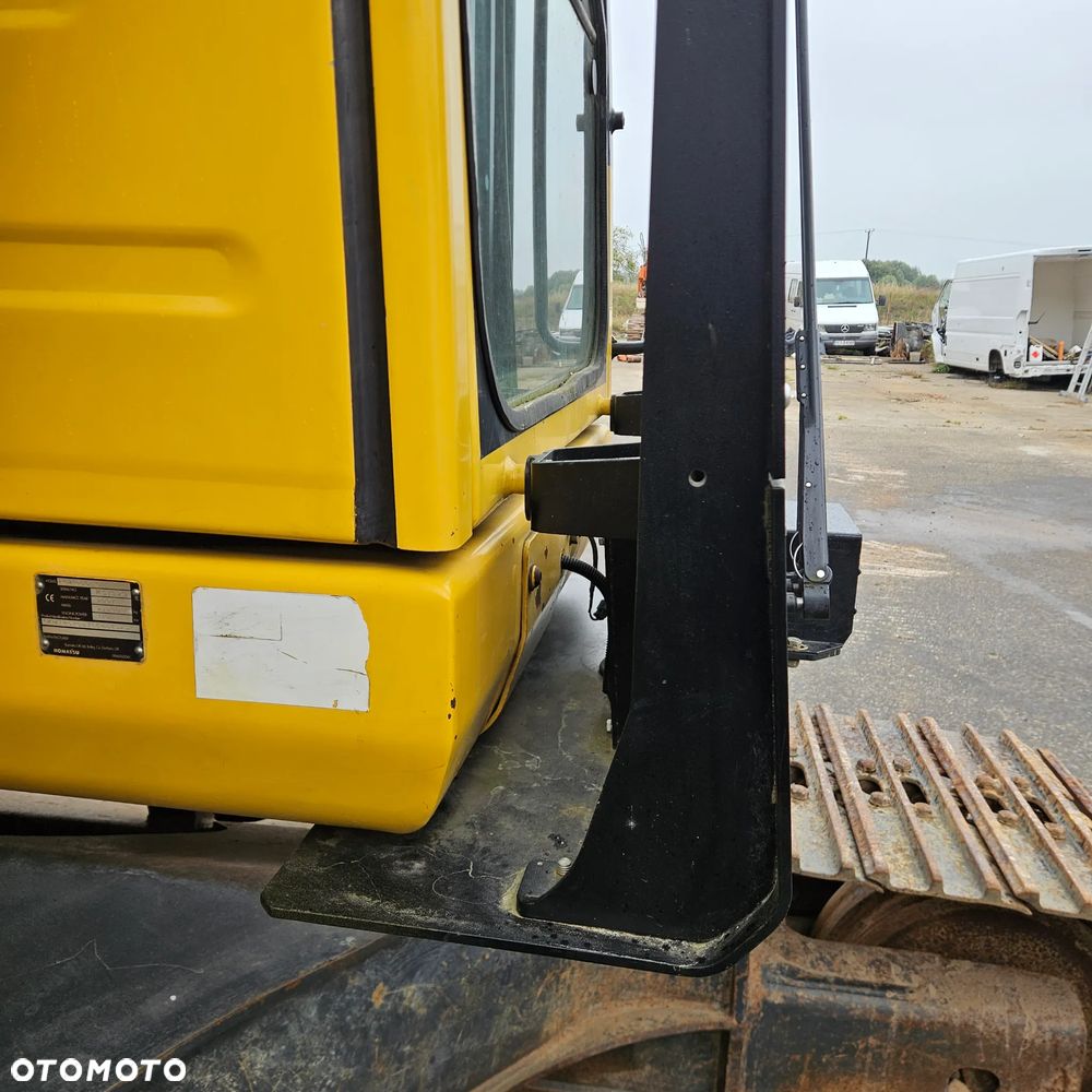 Komatsu PC210 - 11
