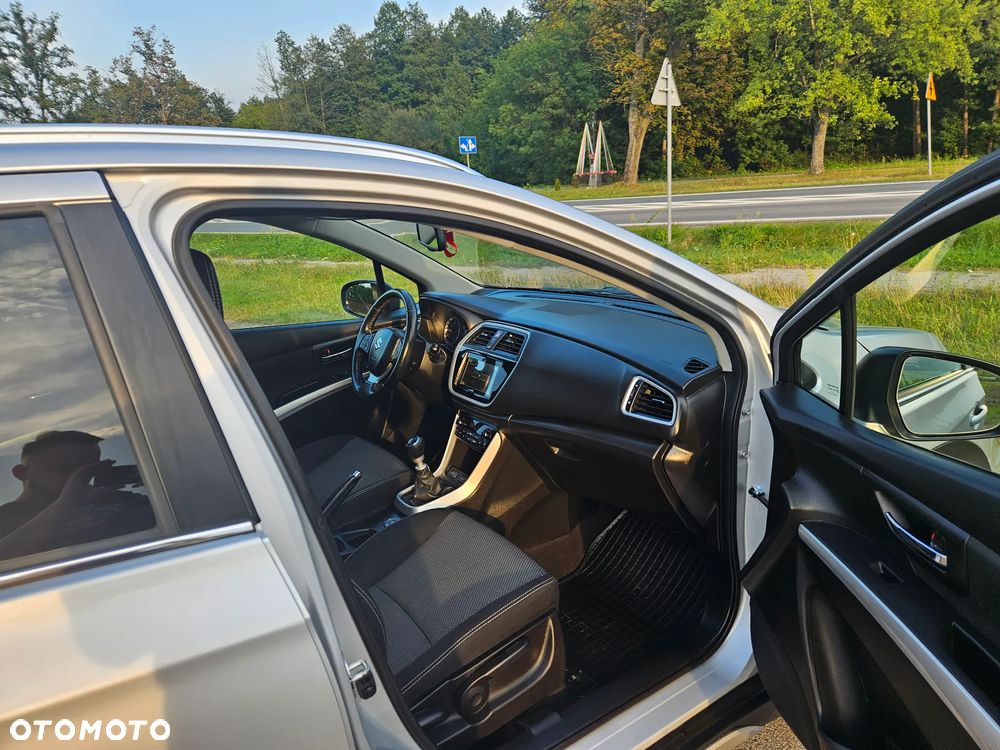 Suzuki SX4 S-Cross 1.6 DDiS Premium Plus 4WD - 33