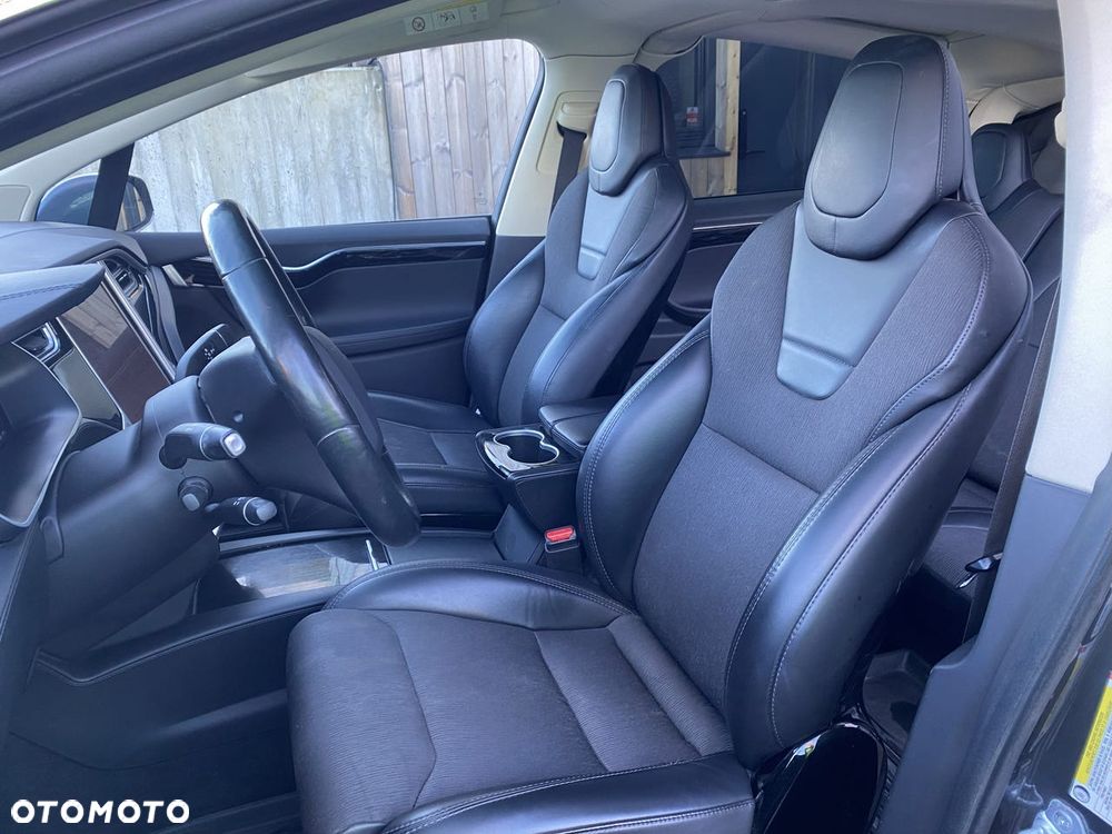 Tesla Model X - 3