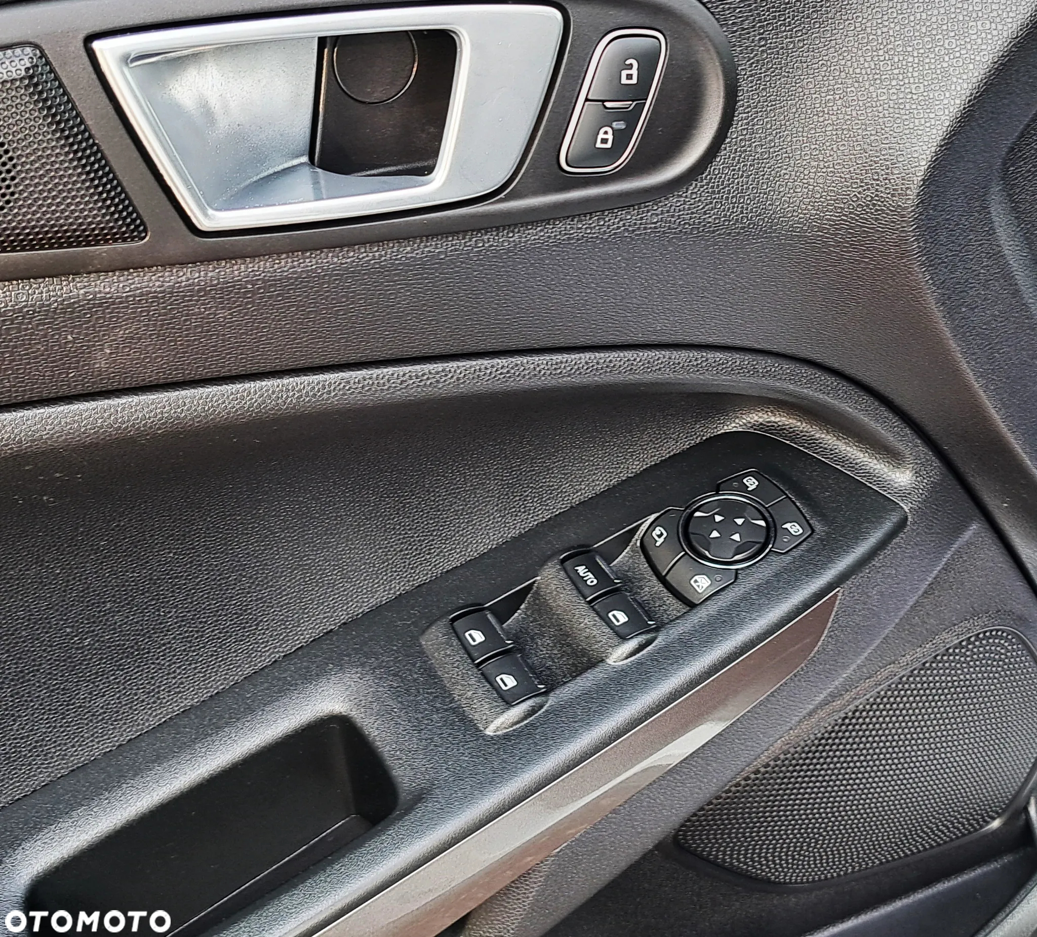 Ford EcoSport 1.0 EcoBoost TITANIUM - 32