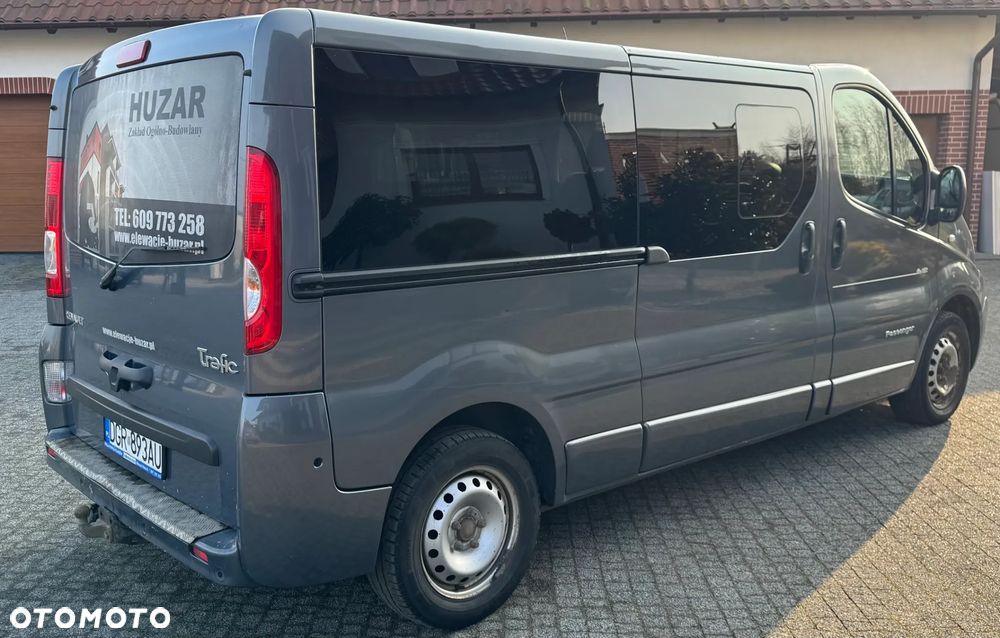 Renault Trafic Grand Passenger Black Edition - 23