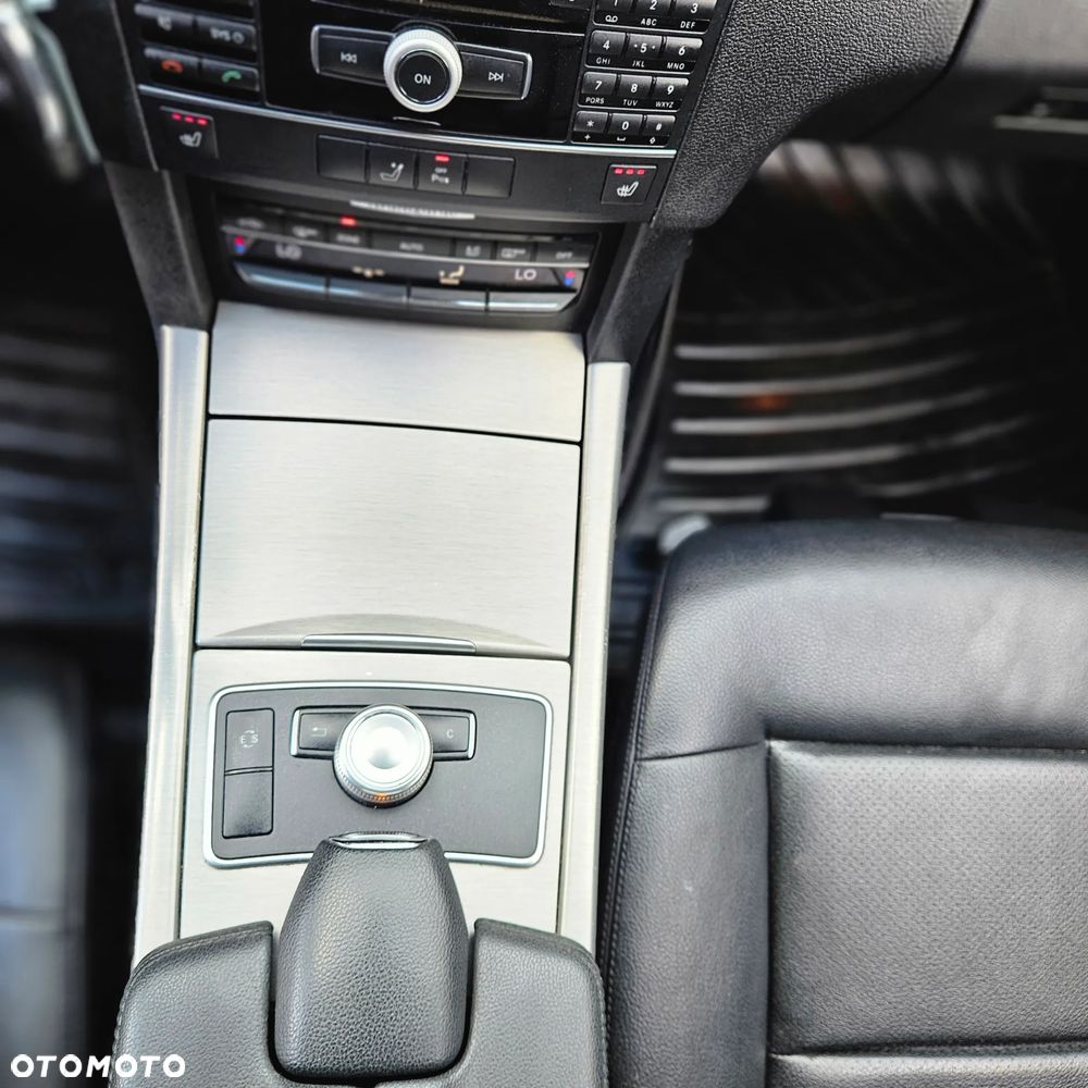 Mercedes-Benz Klasa E 350 CDI DPF BlueEFFICIENCY 7G-TRONIC Avantgarde - 36