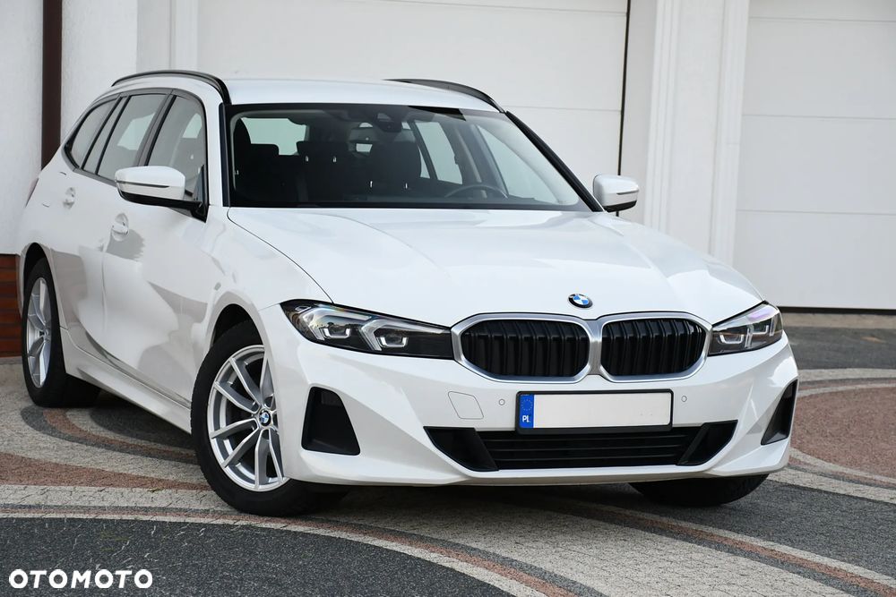 BMW Seria 3 318d mHEV - 8