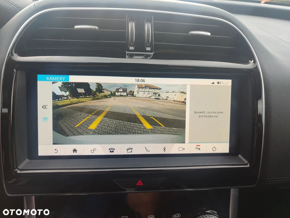 Jaguar XE 2.0 T AWD Prestige - 14