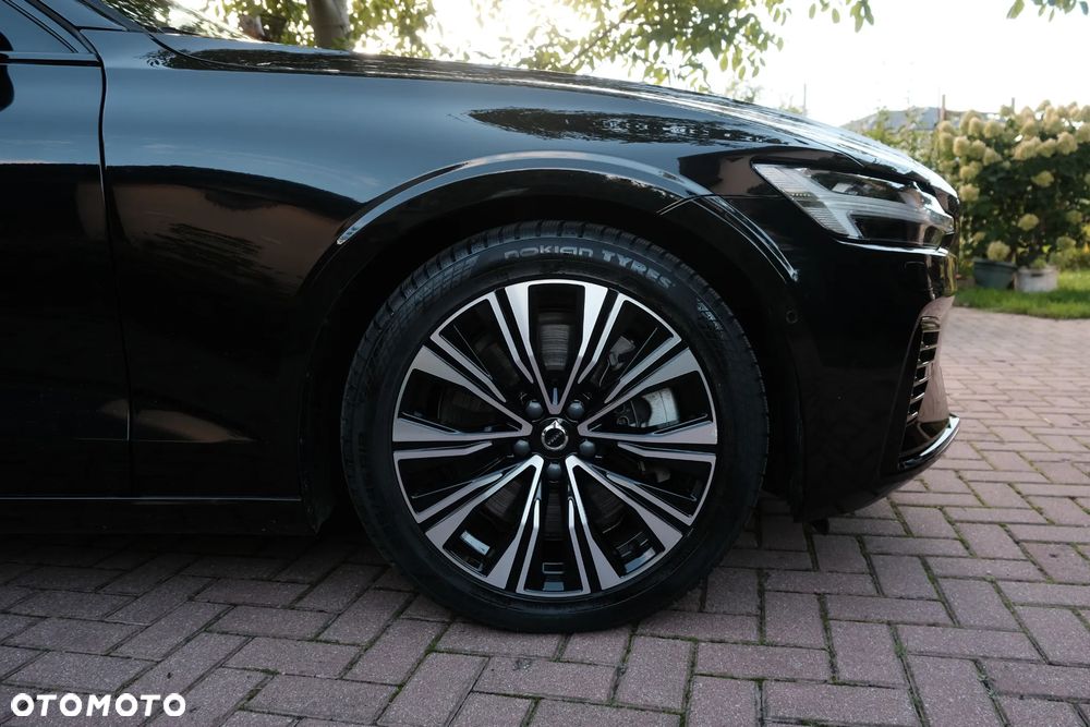 Volvo V60 T6 AWD Plug-In Hybrid Plus Dark - 16