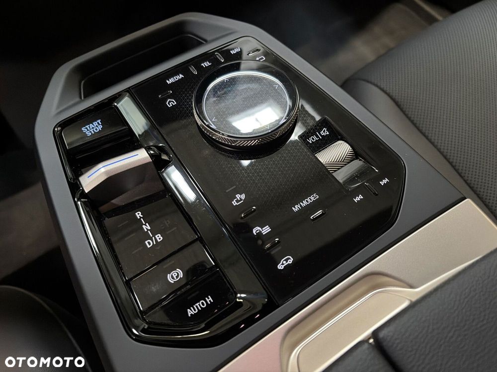 BMW iX xDrive45 100.6kWh - 17