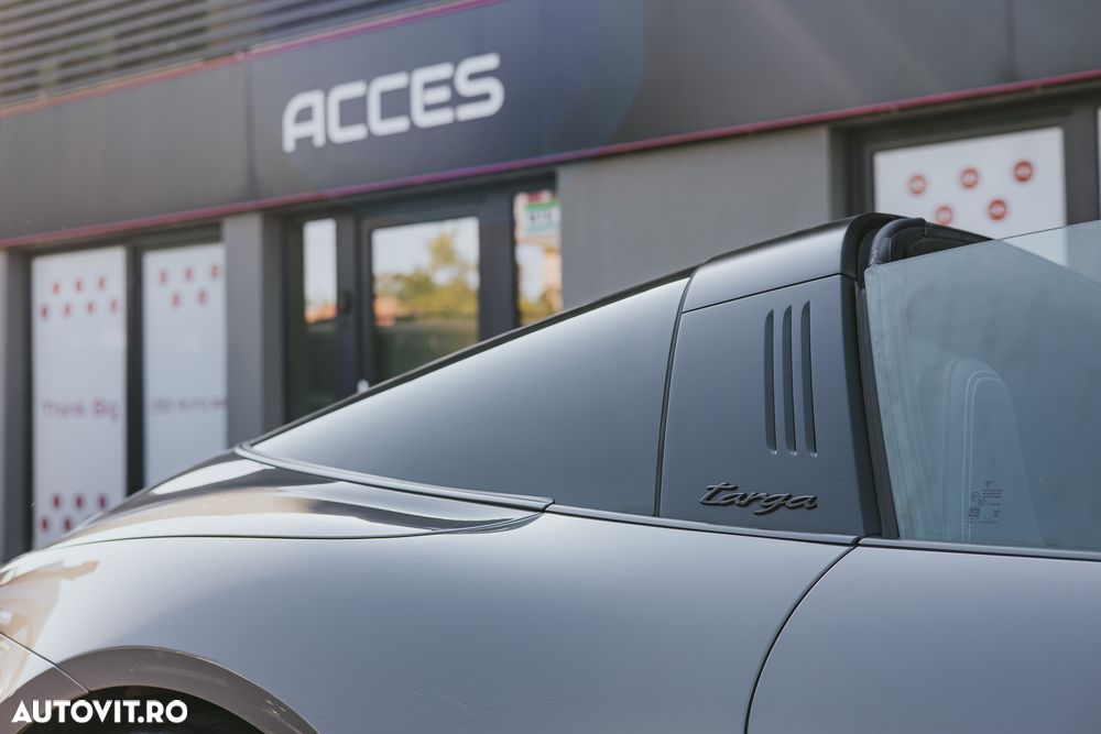 Porsche 911 4 GTS PDK - 15