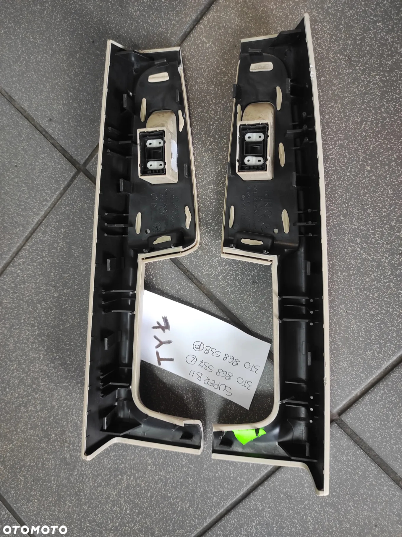 SKODA SUPERB 2 PODŁOKIETNIK DRZWI BOCZKA RĄCZKA PRAWA LEWA TYŁ 3T0868537 3T0868538 WYSYŁKA !!!!! - 2