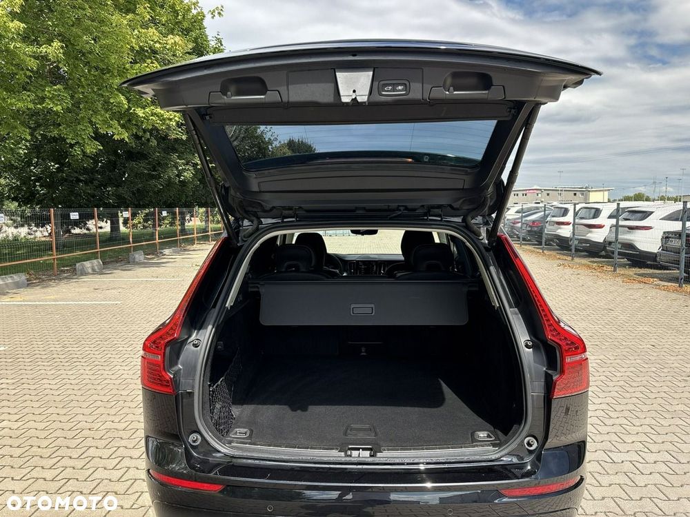 Volvo XC 60 B5 B AWD Momentum Pro - 21