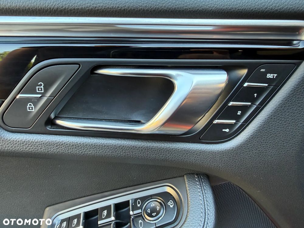 Porsche Macan Standard - 17