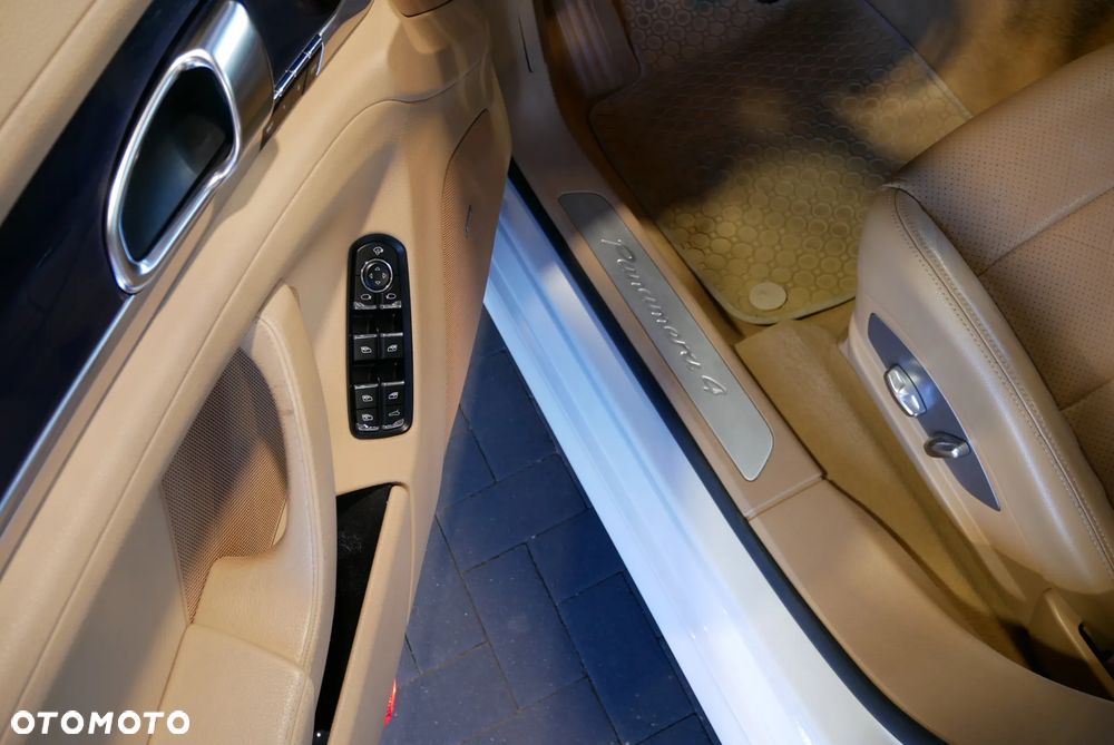 Porsche Panamera 4 - 23