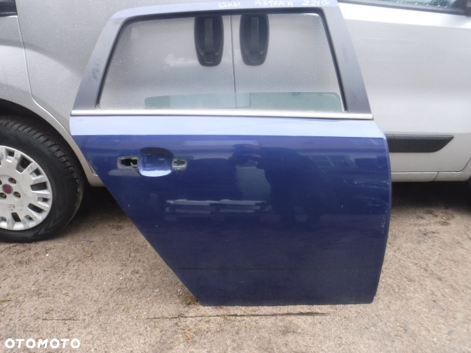 Astra H III LIFT kombi  drzwi prawe tyl Z21B ladne - 1