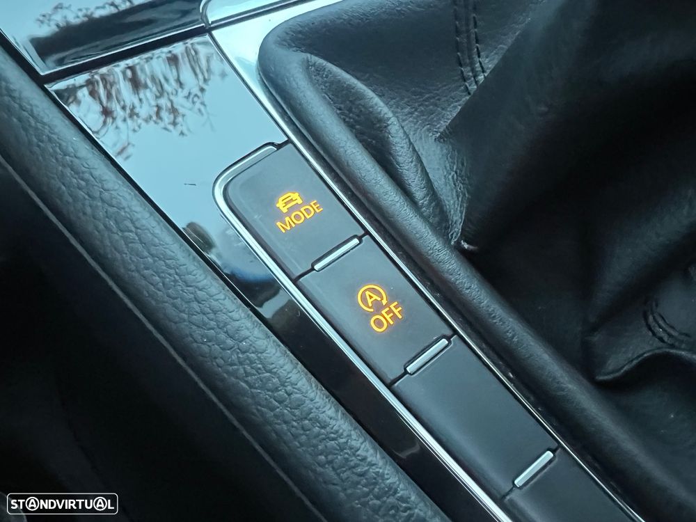 VW Golf 1.6 TDi Highline - 32