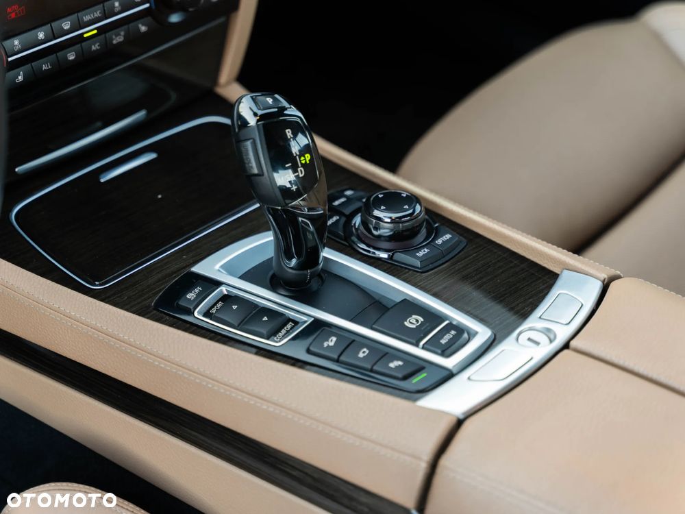 BMW Seria 7 740d xDrive - 10