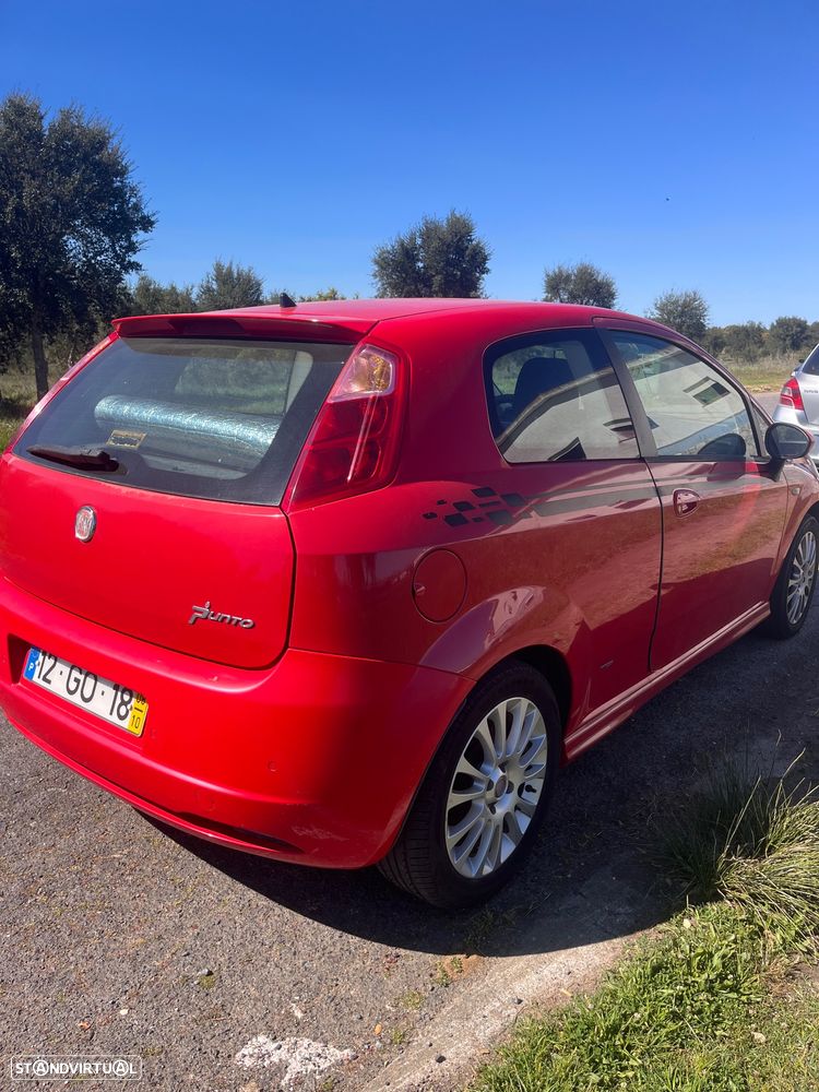 Fiat Grande Punto ver-1-2-redbull-blue-elements - 3