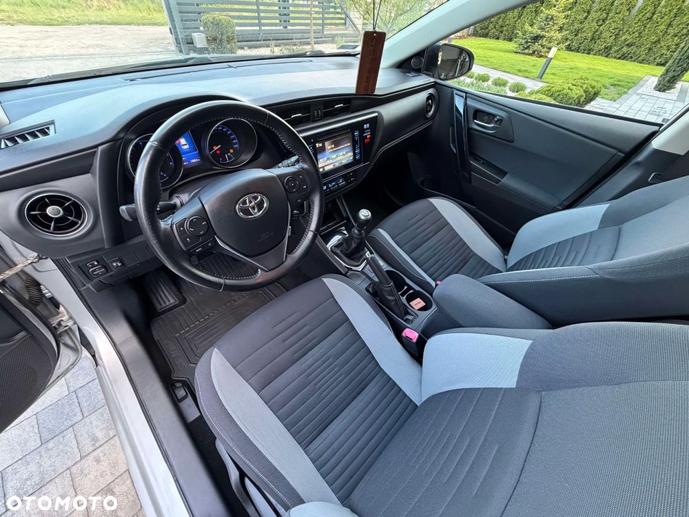 Toyota Auris 1.6 Premium - 28