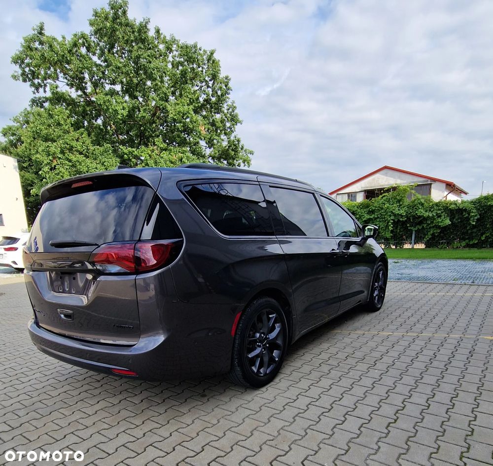 Chrysler Pacifica - 13