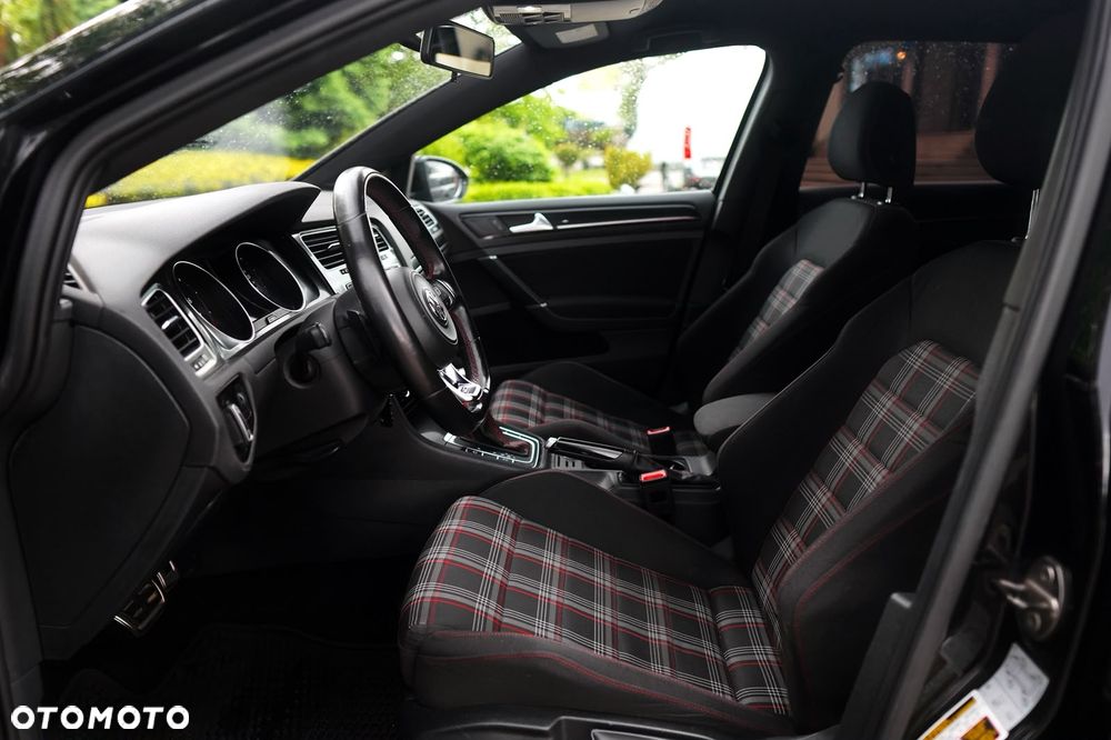 Volkswagen Golf - 18