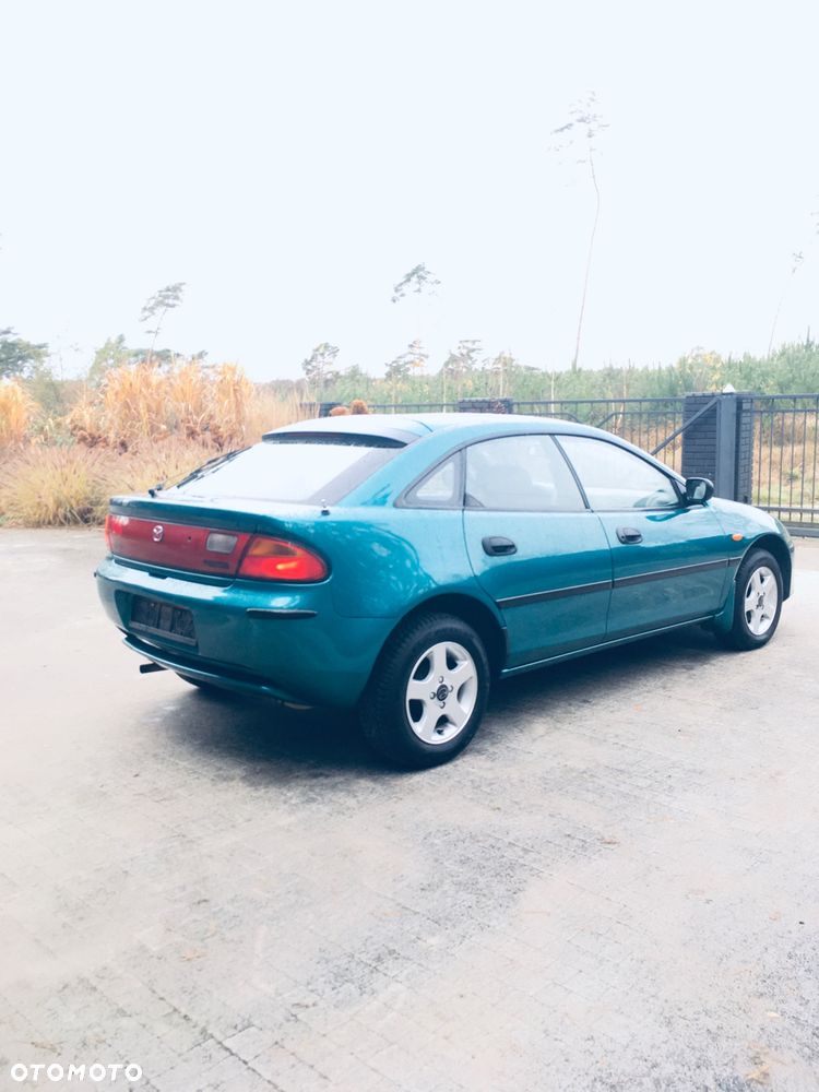 Mazda 323F - 4