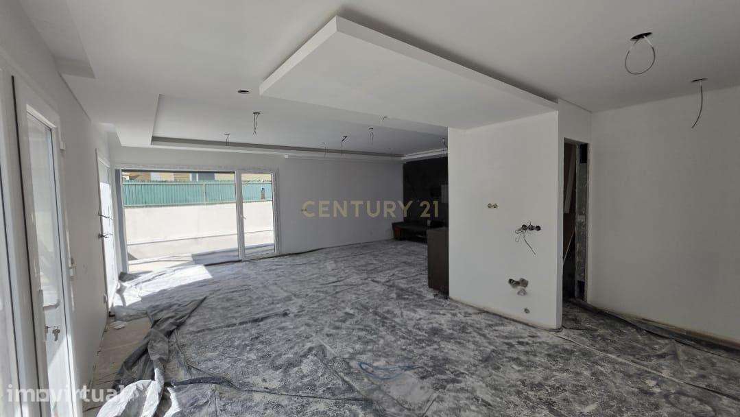 Moradia T4 em fase final de Construção em Qta Valadares, Seixal - Grande imagem: 4/23