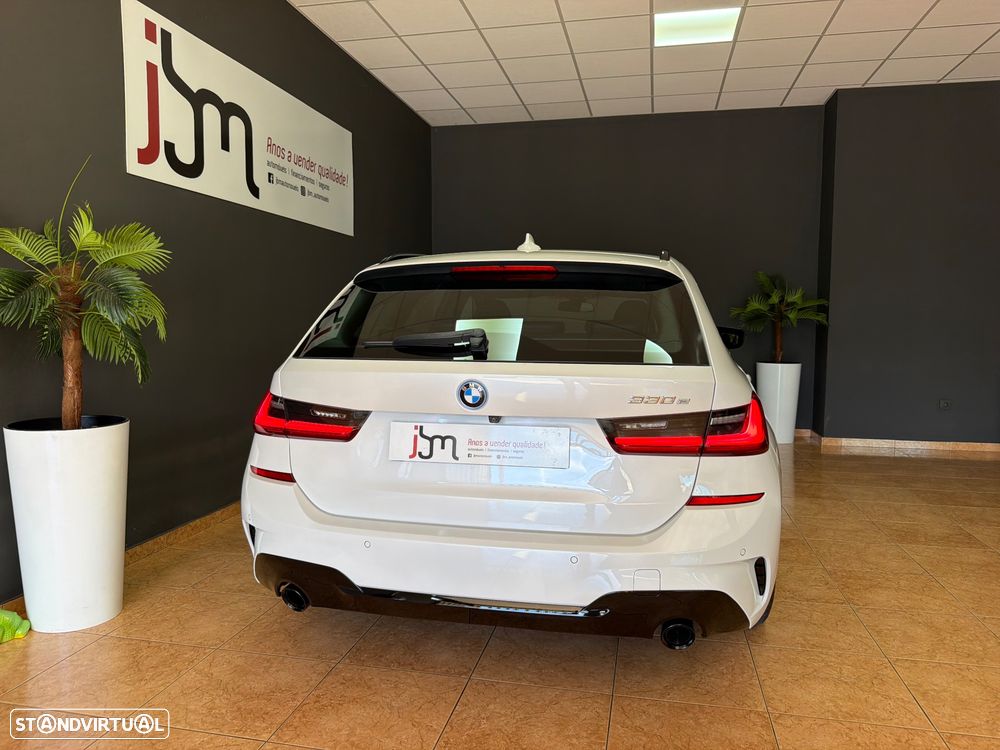 BMW 330 e Pack Desportivo M Auto - 20