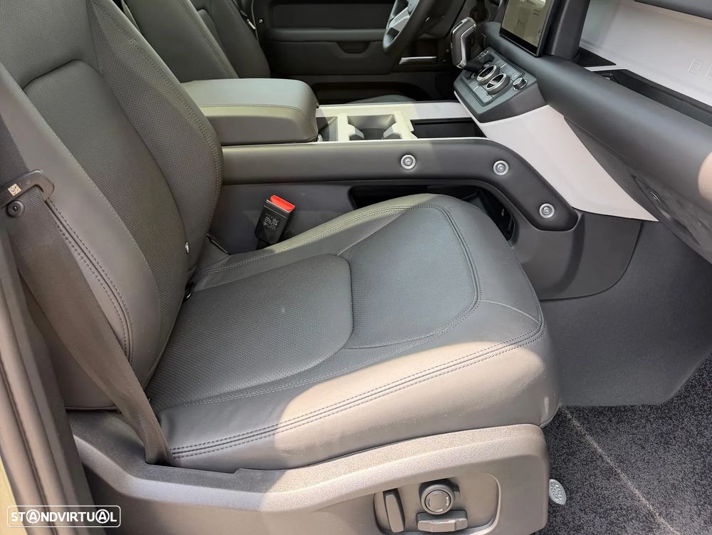 Land Rover Defender 2.0 P300e 110 AWD X-Dynamic SE - 3