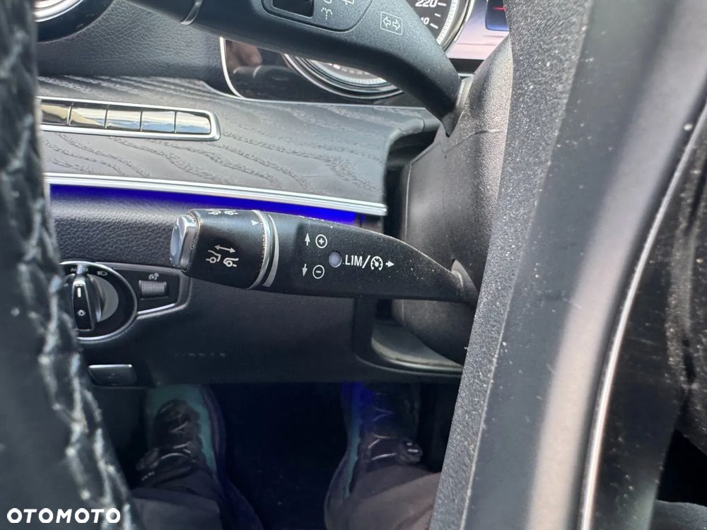Mercedes-Benz Klasa E 220 d 4-Matic 9G-TRONIC - 11