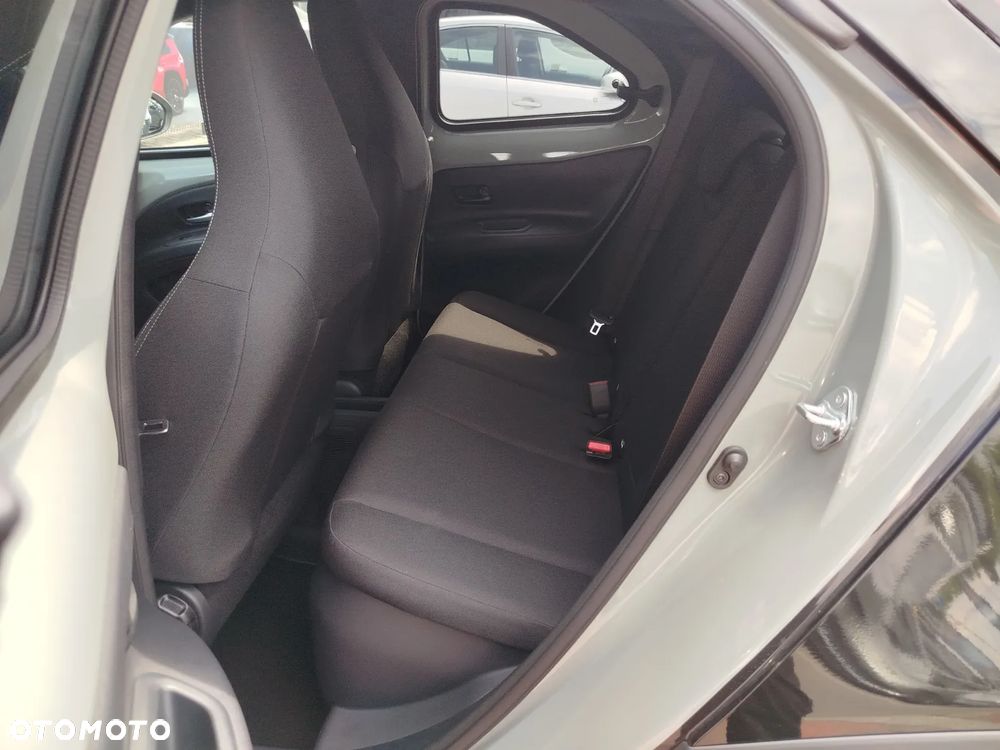 Toyota Aygo X Hybrid 1.5 Style e-CVT - 16