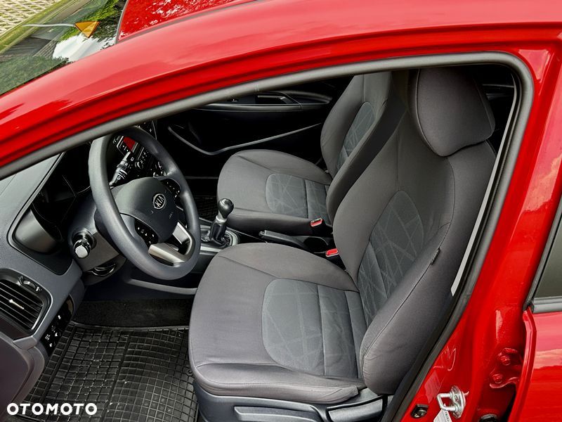 Kia Rio - 10