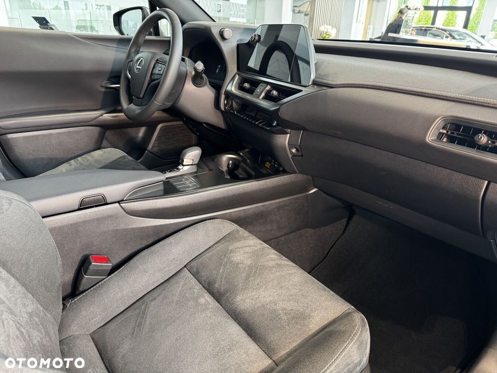 Lexus UX 300h F Sport Design - 7