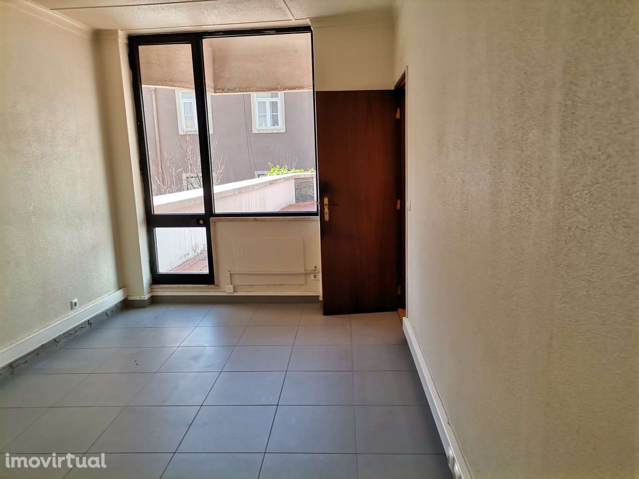 Escritório c/luz natural, próximo Av Liberdade, parqueamento, terraço - Grande imagem: 3/20