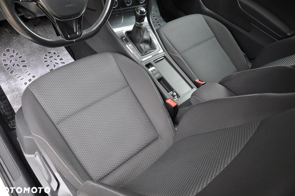 Volkswagen Golf 1.5 TSI BMT Comfortline - 14