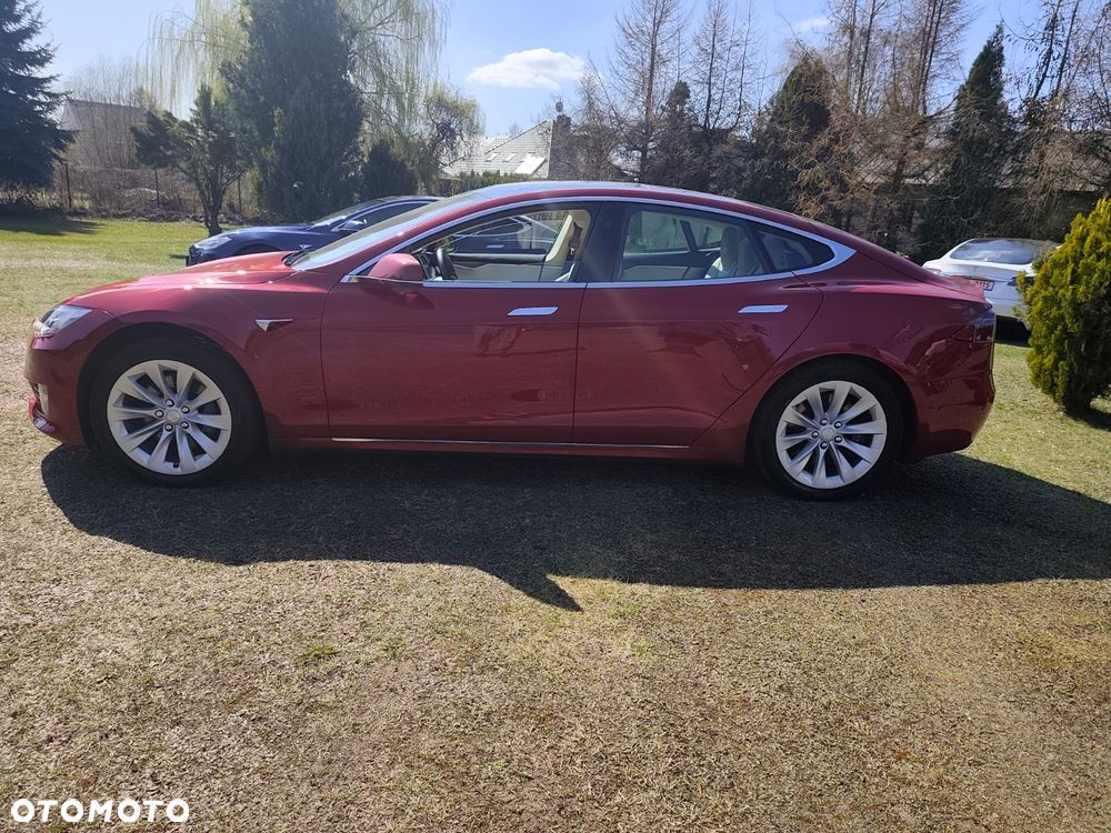 Tesla Model S - 8