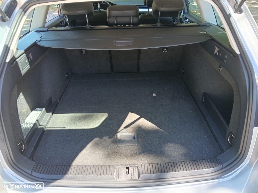 VW Passat Variant 2.0 TDI (BlueMotion ) Trendline - 15