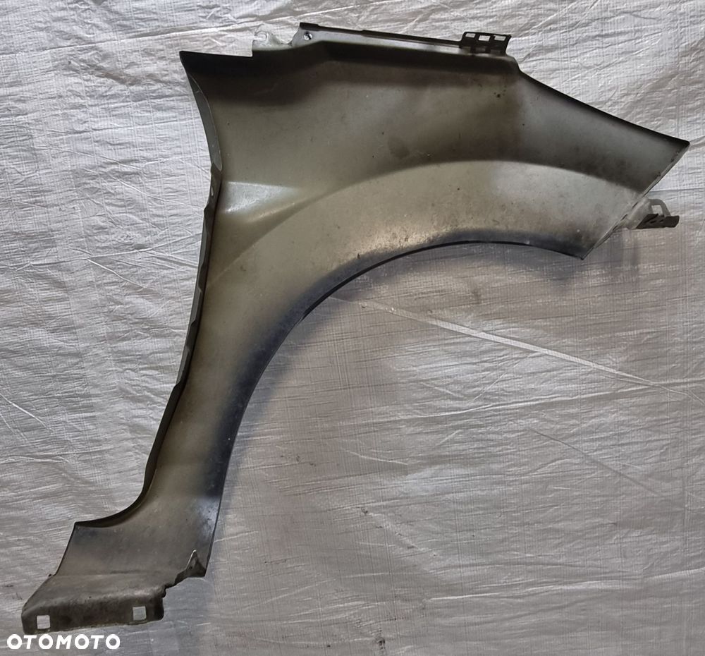 BŁOTNIK LEWY PRZÓD FORD FIESTA VII MK7 KOD LAKIERU G9 - 10