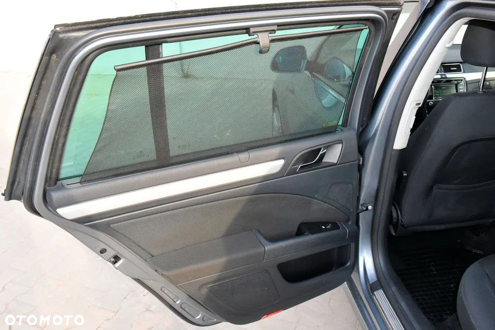 Skoda Superb 2.0 TDI Family DSG - 32