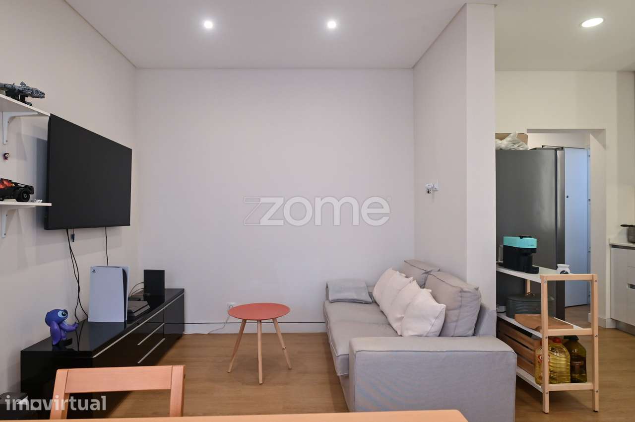 T2 totalmente remodelado no centro da Pontinha - Grande imagem: 4/24