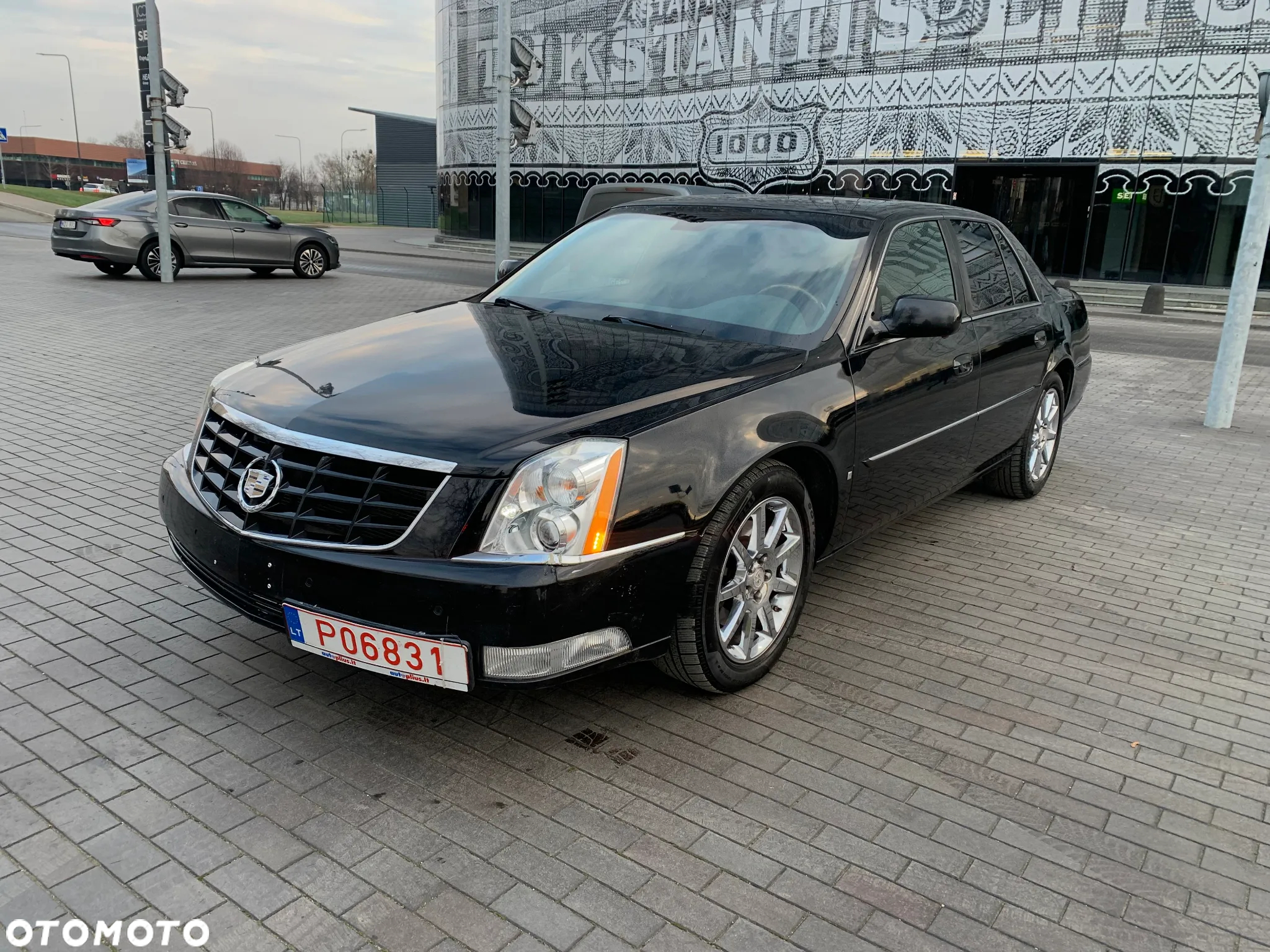 Cadillac DTS - 3