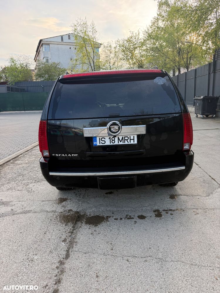 Cadillac Escalade - 4