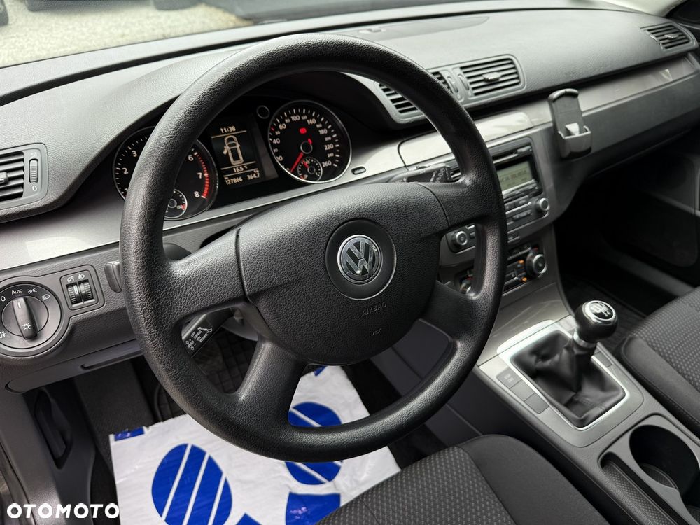 Volkswagen Passat 1.6 - 23