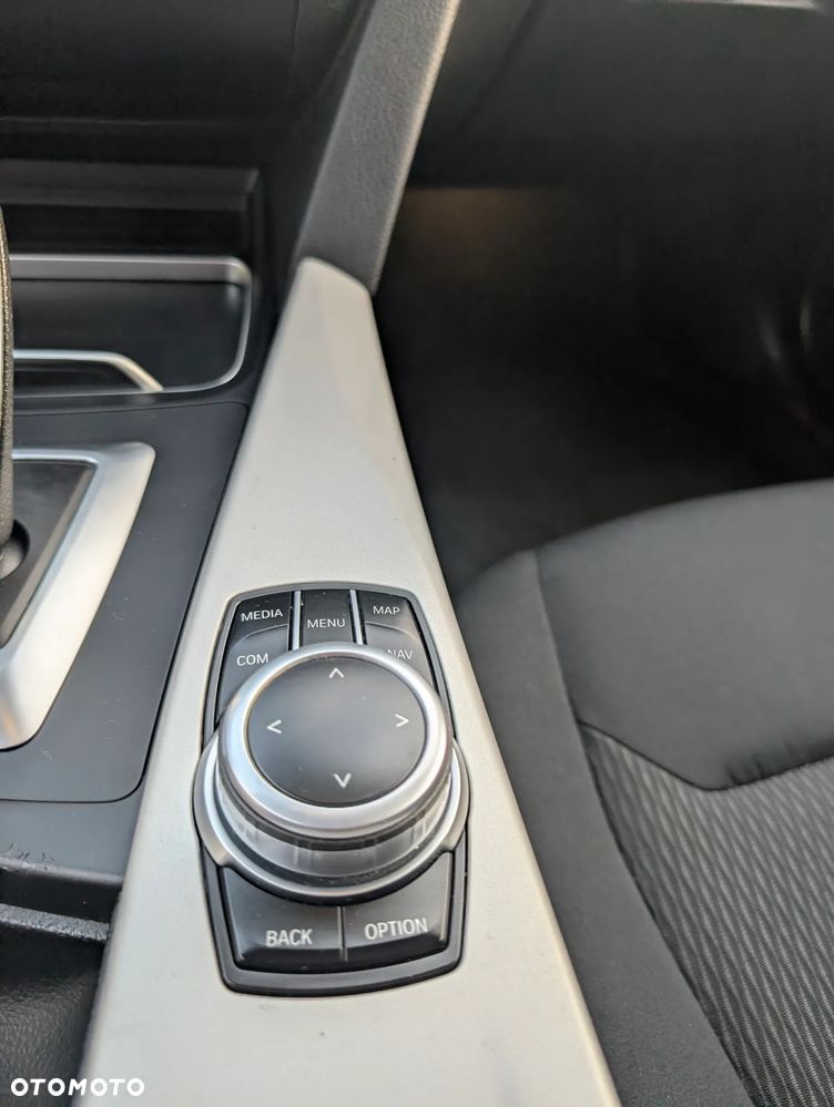 BMW Seria 3 318i - 11