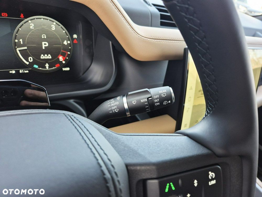 Land Rover Defender - 32