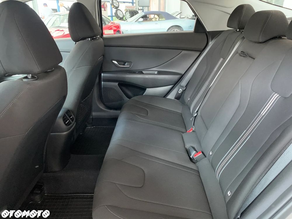 Hyundai Elantra 1.6 Smart - 16