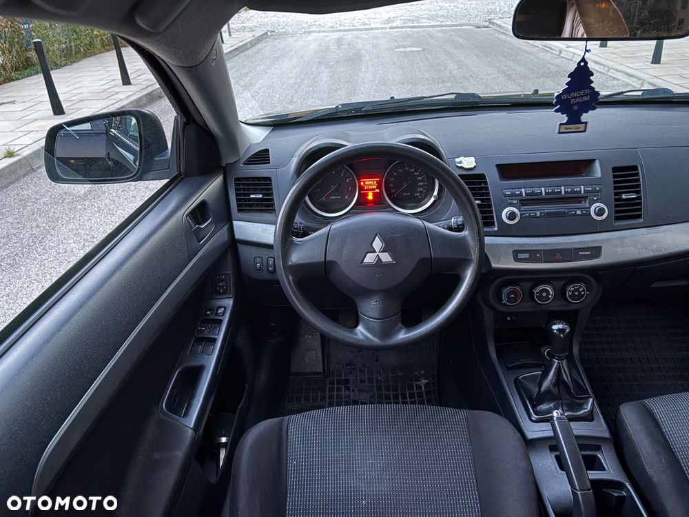 Mitsubishi Lancer 1.6 Inform - 7