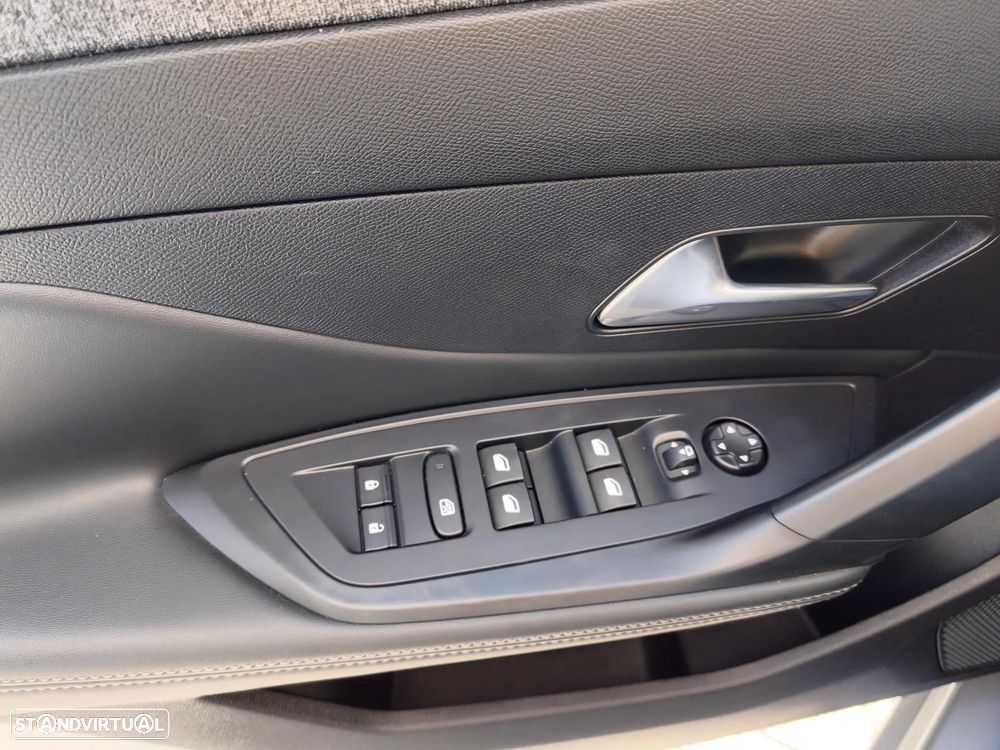Peugeot 408 1.6 Hybrid Allure Pack e-EAT8 - 20
