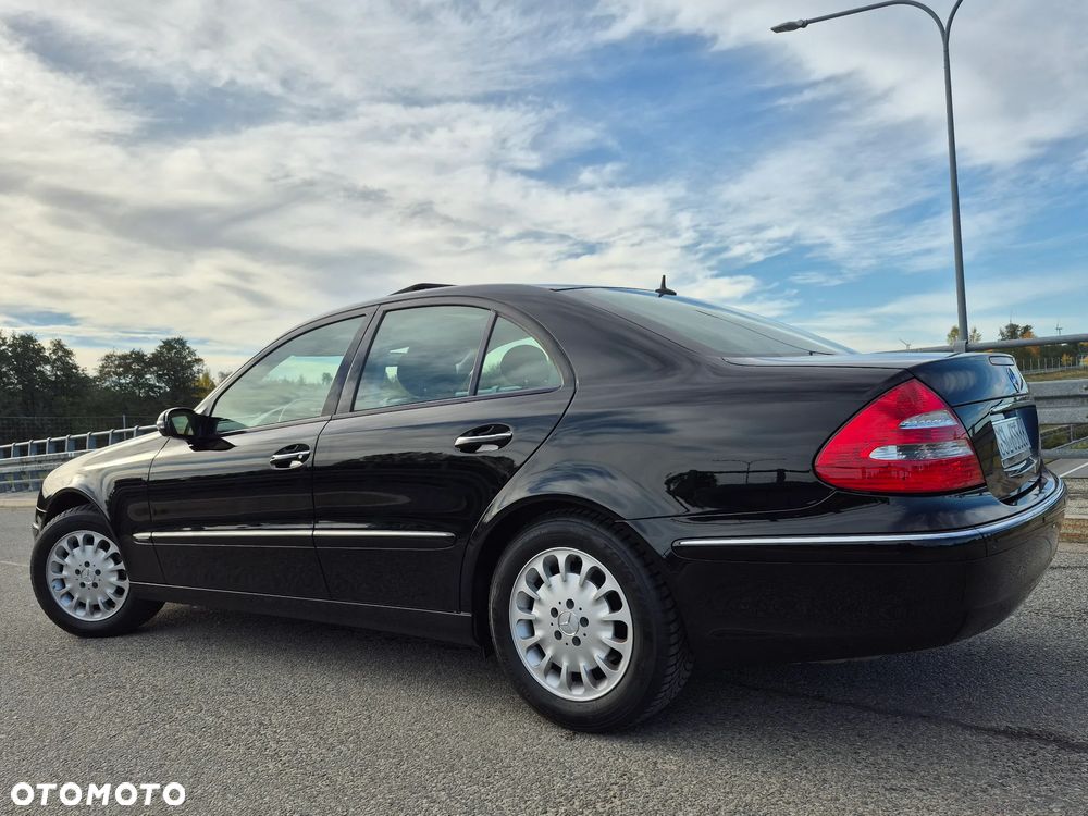 Mercedes-Benz E-Class 2006 photo 2
