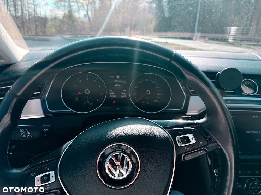 Volkswagen Passat - 13