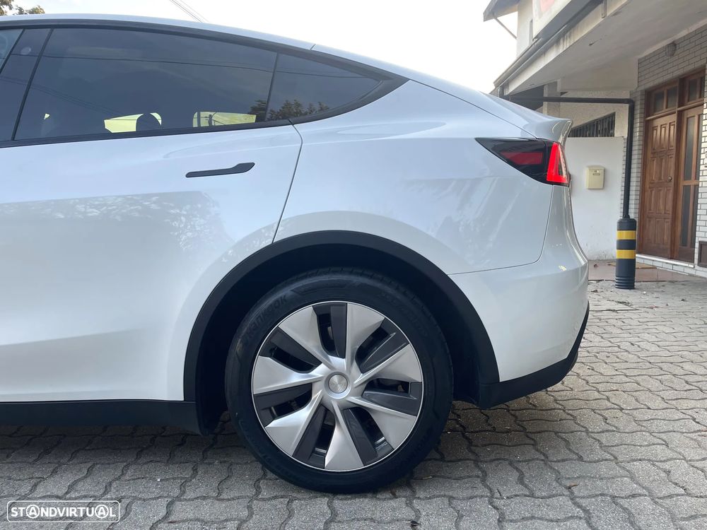 Tesla Model Y RWD - 10